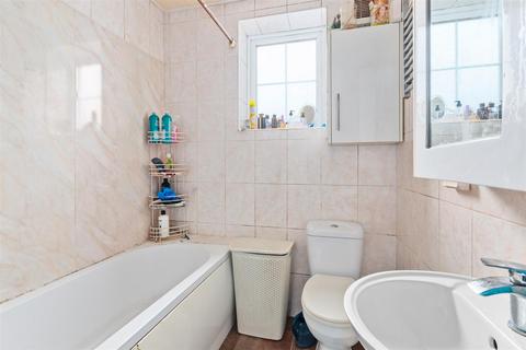 2 Evesham Road, Morden, SM4 6PP