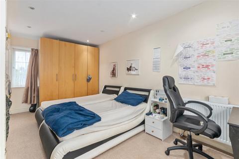 2 Evesham Road, Morden, SM4 6PP