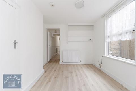 2 bedroom flat to rent, Goldsmith Road, Leyton