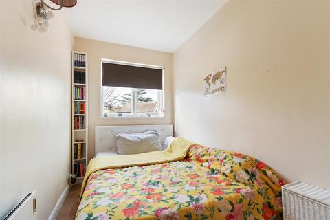 2 bedroom apartment for sale - Alders Close, Wanstead
