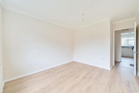 2 bedroom apartment to rent - Lovelace Gardens, Surbiton