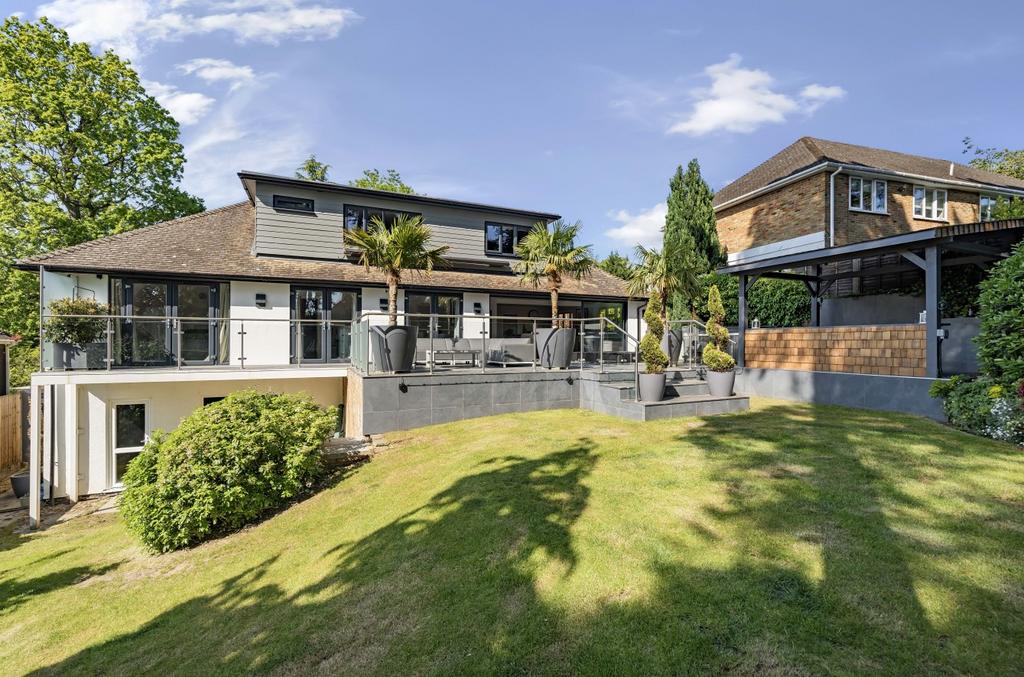 Chatsworth Heights, CAMBERLEY GU15 5 bed detached house for sale £