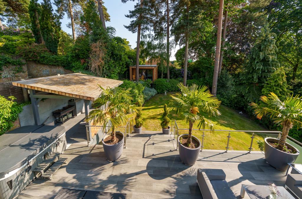 Chatsworth Heights, CAMBERLEY GU15 5 bed detached house for sale £