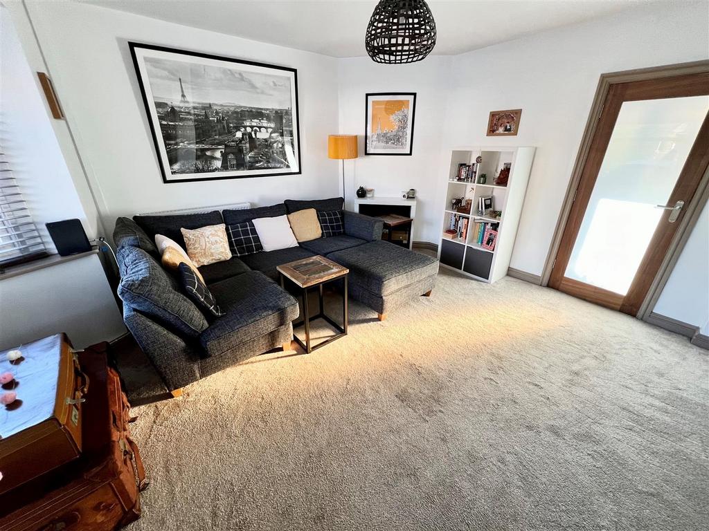CR58 Lounge.jpg