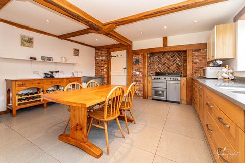 3 bedroom detached house for sale - The Lodge, Main Road, Chillerton