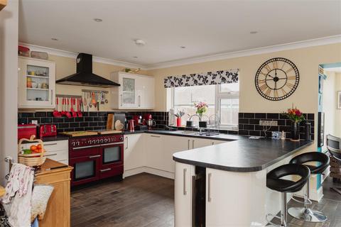4 bedroom detached house for sale, Park View Road, Redhill