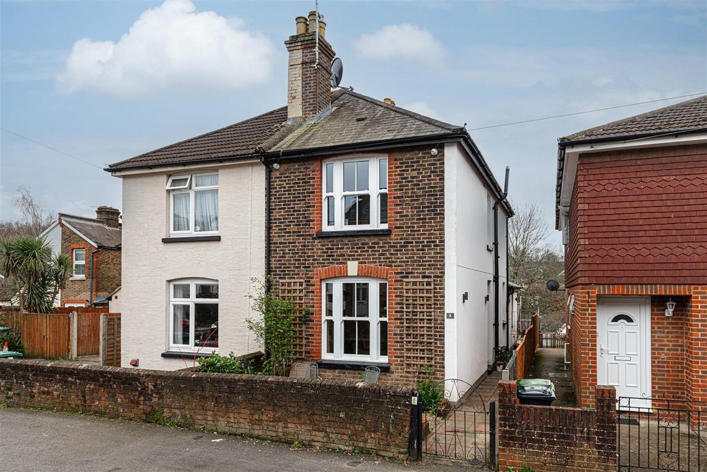 Wilton Road, Redhill 2 bed semidetached house for sale £475,000