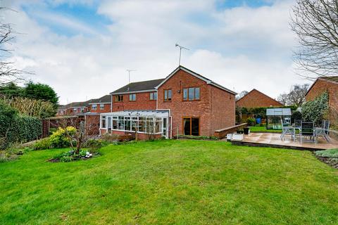 15 Ounsdale Crescent, Wombourne, Wolverhampton, WV5 9HU