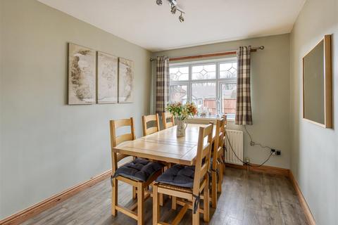 15 Ounsdale Crescent, Wombourne, Wolverhampton, WV5 9HU