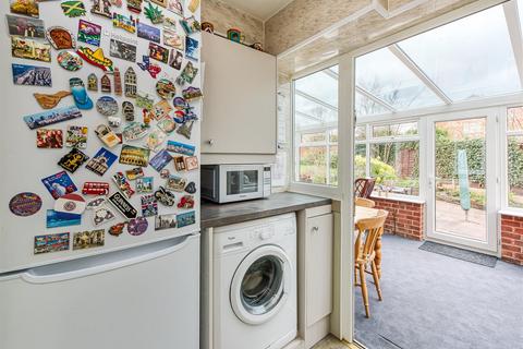 15 Ounsdale Crescent, Wombourne, Wolverhampton, WV5 9HU