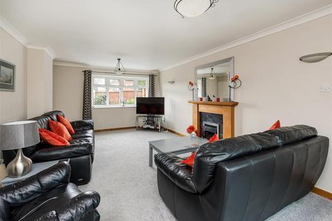 15 Ounsdale Crescent, Wombourne, Wolverhampton, WV5 9HU