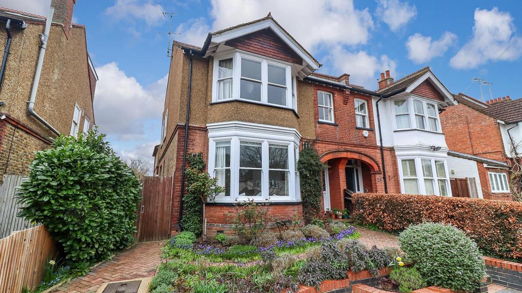 Oxhey Road, Watford WD19 6 bed semidetached house for sale £1,095,000