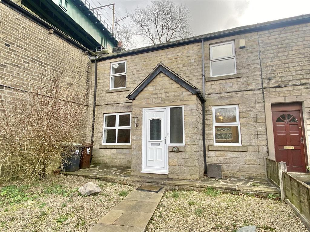 Dinting Vale, Glossop 3 bed terraced house £200,000