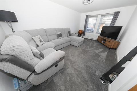 32 Canberra Crescent, Kirkcaldy, KY2 6GE