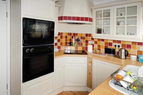 27 Barnsite Gardens, Rustington, Littlehampton, BN16 3QG