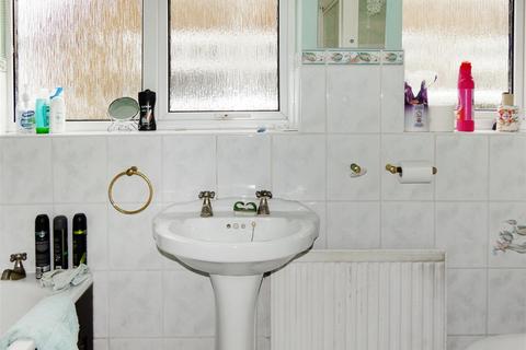 27 Barnsite Gardens, Rustington, Littlehampton, BN16 3QG