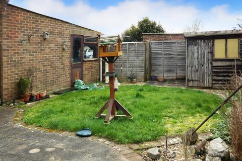 27 Barnsite Gardens, Rustington, Littlehampton, BN16 3QG
