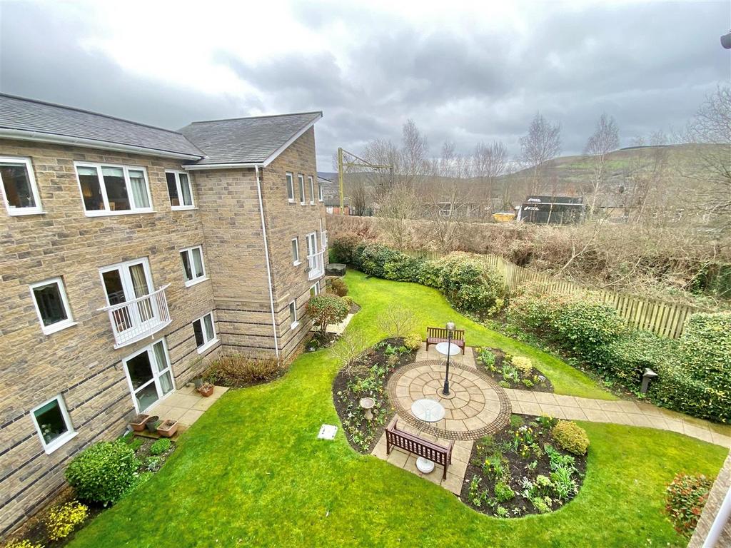 Communal Gardens &amp; Parking