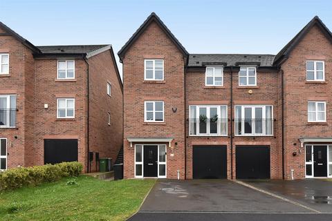 4 bedroom semi-detached house for sale, Waterways Avenue, Macclesfield