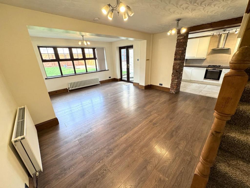 Sitting/dining room