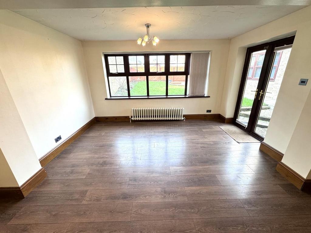 Sitting/dining room