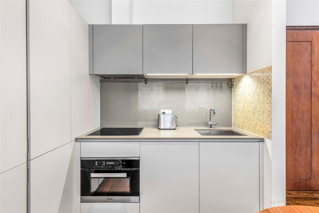 Kitchen.JPG
