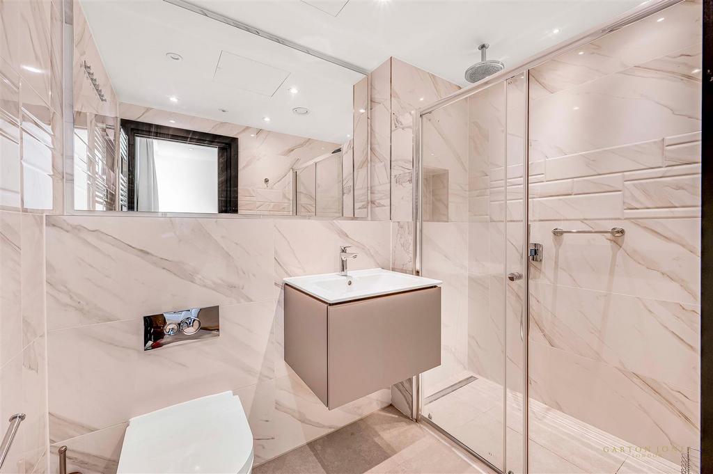 Bathroom.JPG