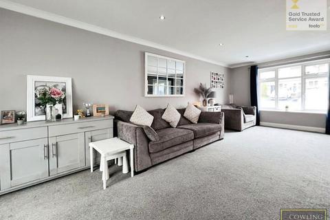 3 bedroom terraced house for sale - Falkenham Rise, Basildon