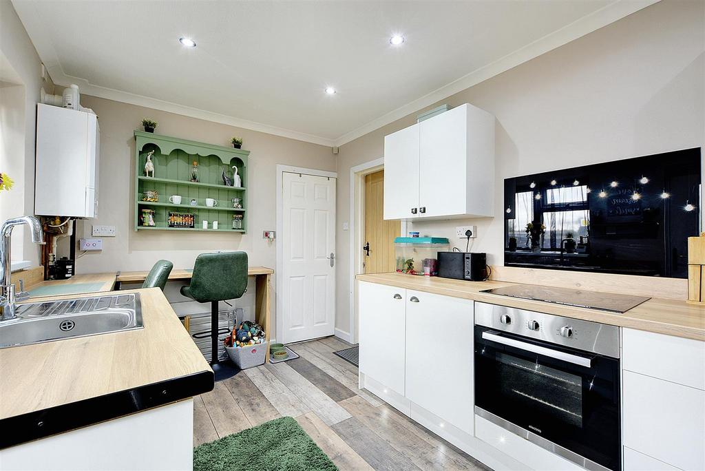 Kitchen 2.jpeg