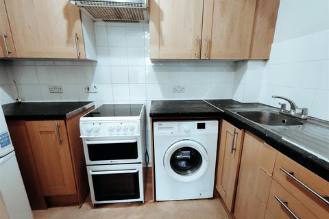 270 Heathfield Drive, Mitcham, CR4 3RJ