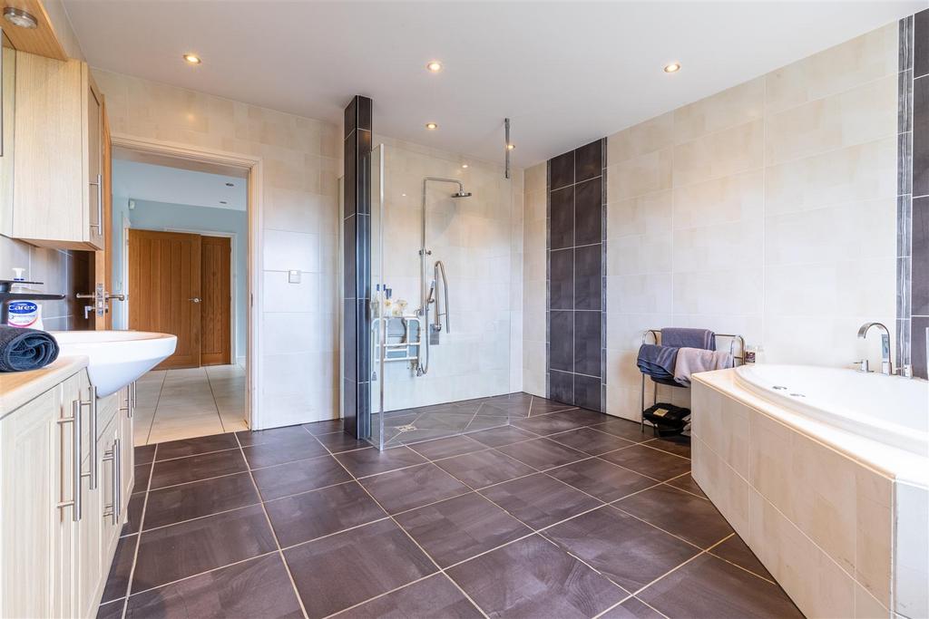 En Suite Bathroom