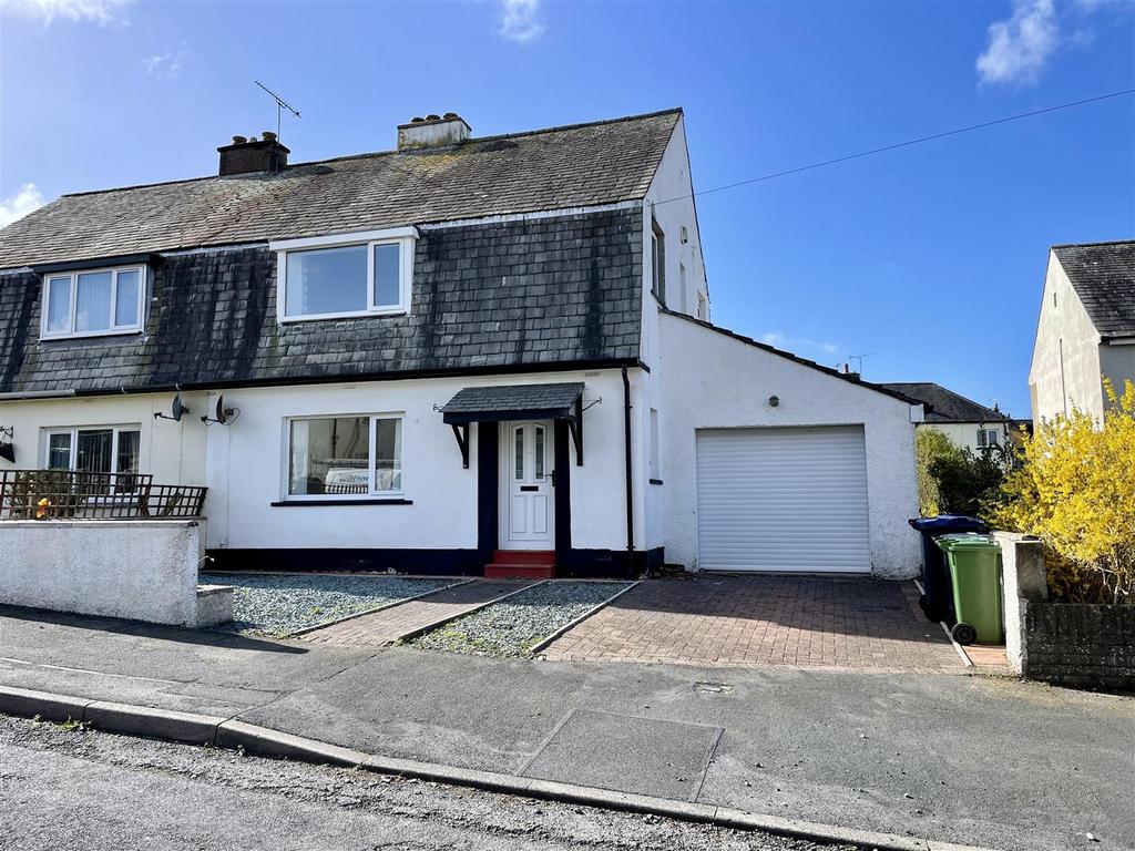 Whiteside Avenue, Cockermouth CA13 3 bed semidetached house £795 pcm (£183 pw)