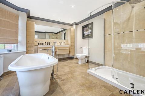 52 Worcester Crescent, Woodford Green, IG8 0LS