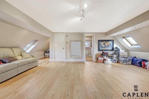 52 Worcester Crescent, Woodford Green, IG8 0LS