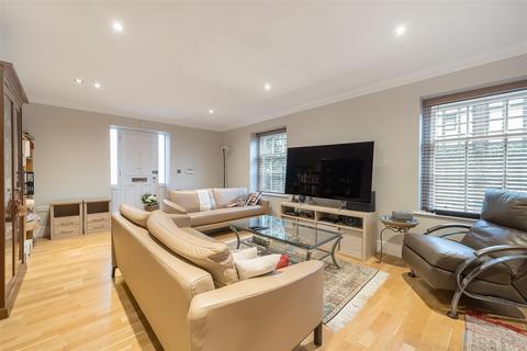 3 bedroom flat for sale, West Heath Avenue, Golders Green, NW11