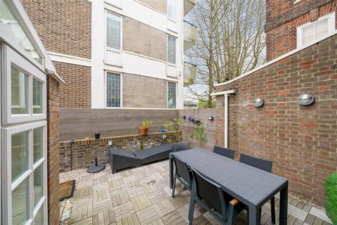 Flat 1, Annandale House, 2 West Heath Avenue, London, NW11 7QY