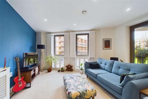 3 bedroom flat for sale - Corio House, The Grange, London, SE1