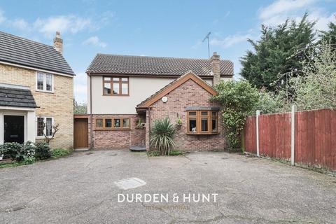7 Regency Gardens, Hornchurch, RM11 1PP