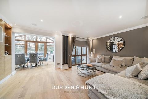 7 Regency Gardens, Hornchurch, RM11 1PP
