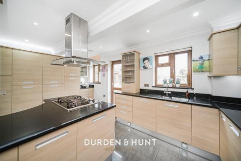 7 Regency Gardens, Hornchurch, RM11 1PP