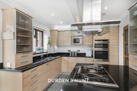 7 Regency Gardens, Hornchurch, RM11 1PP