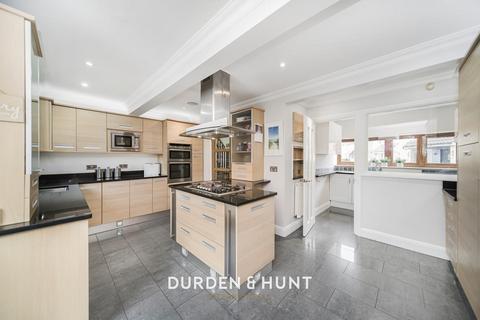 7 Regency Gardens, Hornchurch, RM11 1PP