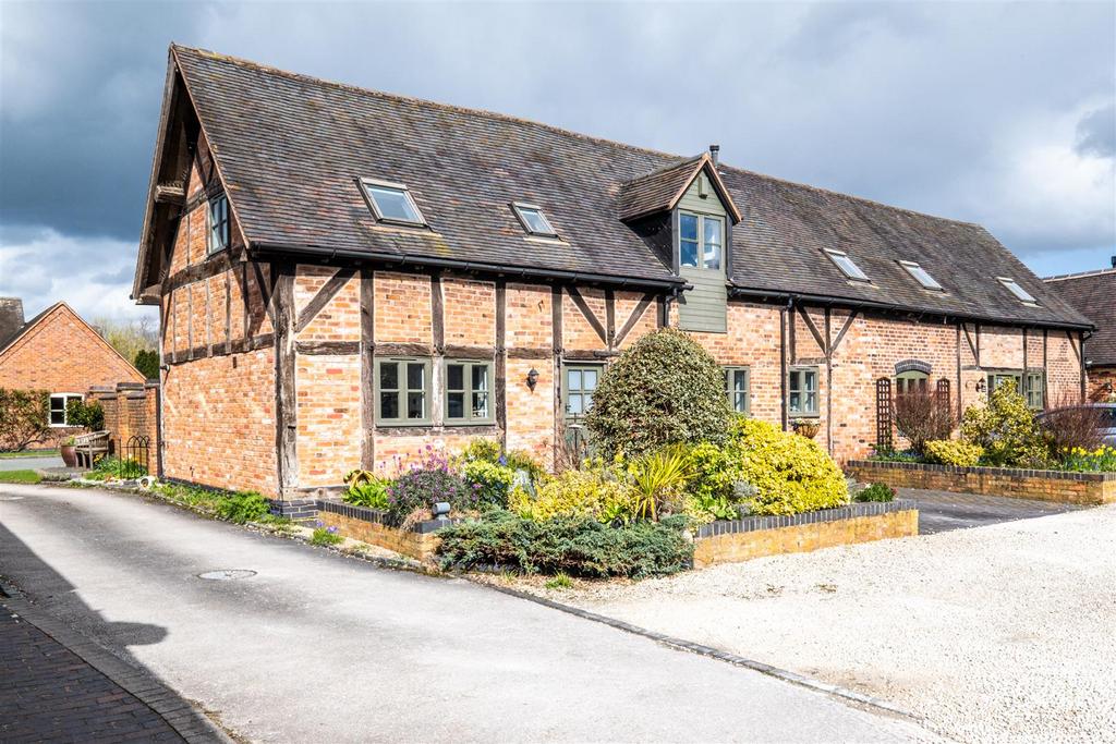 Manor Fields, Alrewas 3 bed character property £475,000
