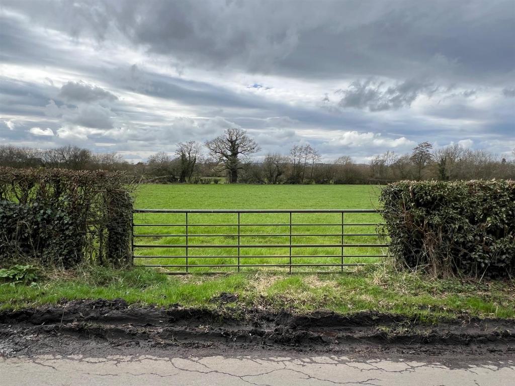 Chapel Lane, Dudleston Heath, Ellesmere. Land for sale £30,000