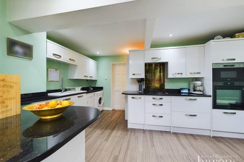 5 Blackwater Close, Basingstoke, RG21 4QB