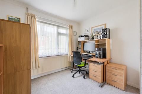 16 Cheviot Close, Banstead, SM7 2PD
