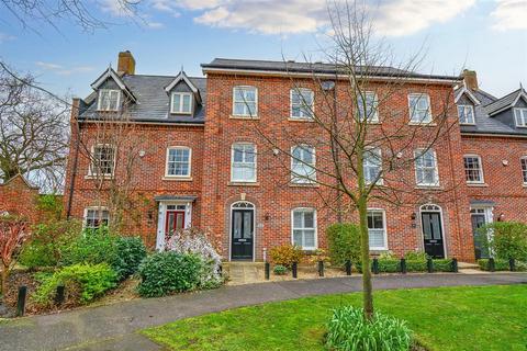 4 bedroom terraced house for sale, St. Michaels Avenue, Aylsham, Norwich