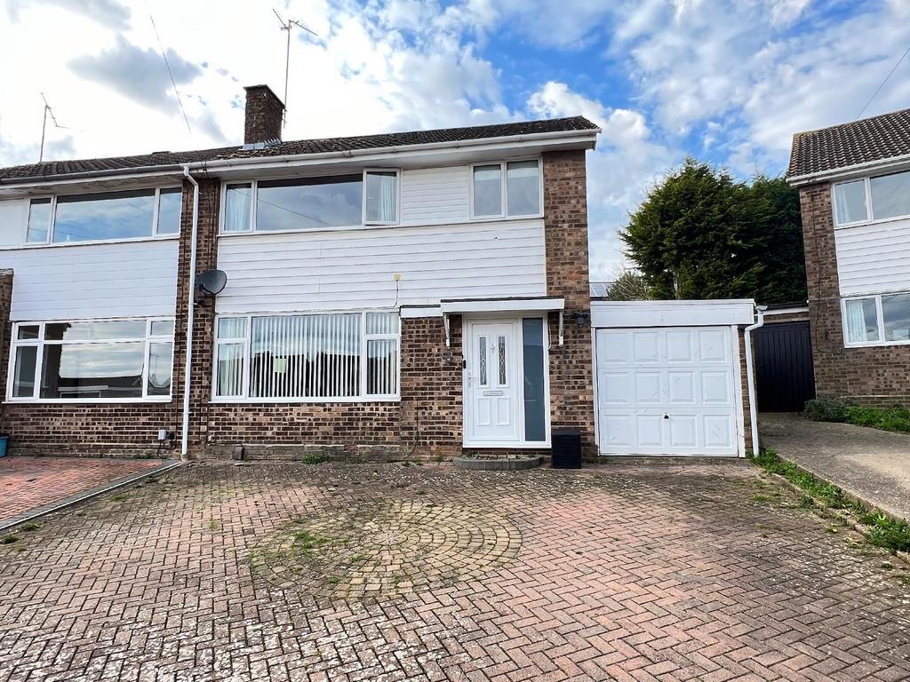NO CHAIN John Smith Avenue, Rothwell 3 bed semidetached house for sale £245,000