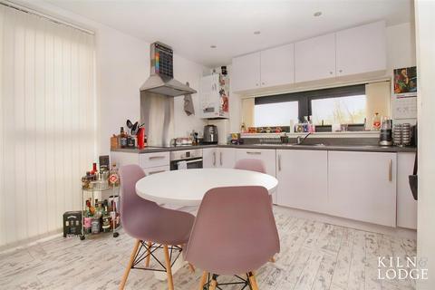 2 bedroom flat for sale, Upper Chase, Chelmsford