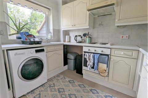 2 bedroom flat to rent, Mermaid Close, Bury St. Edmunds IP32